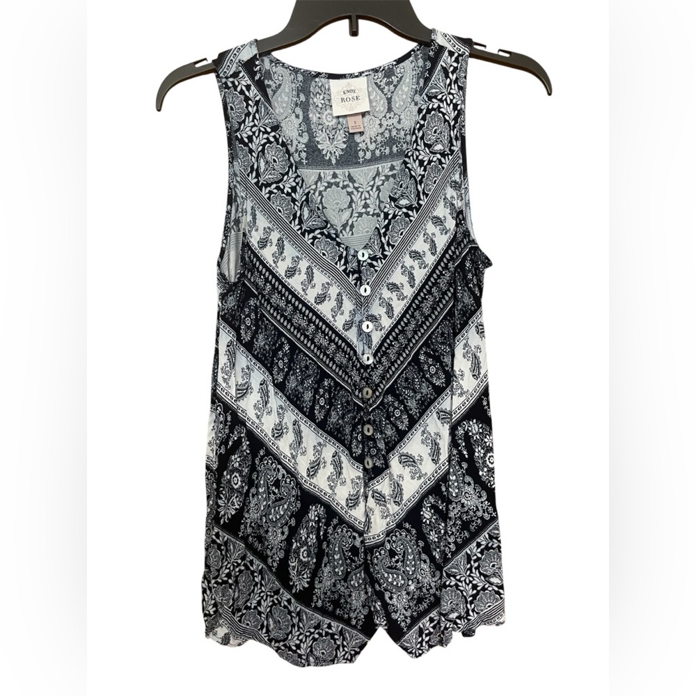 Knox Rose Black and White Buttoned Sleeveless Tank Top